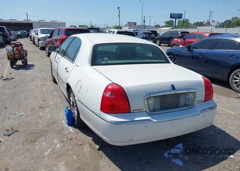 2004 Lincoln Town Car Signature from USA, damaged, VIN 1LNHM81W84Y652859